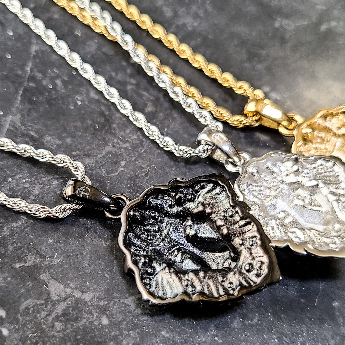 CRYSTAL LEONE NECKLACE GOLD