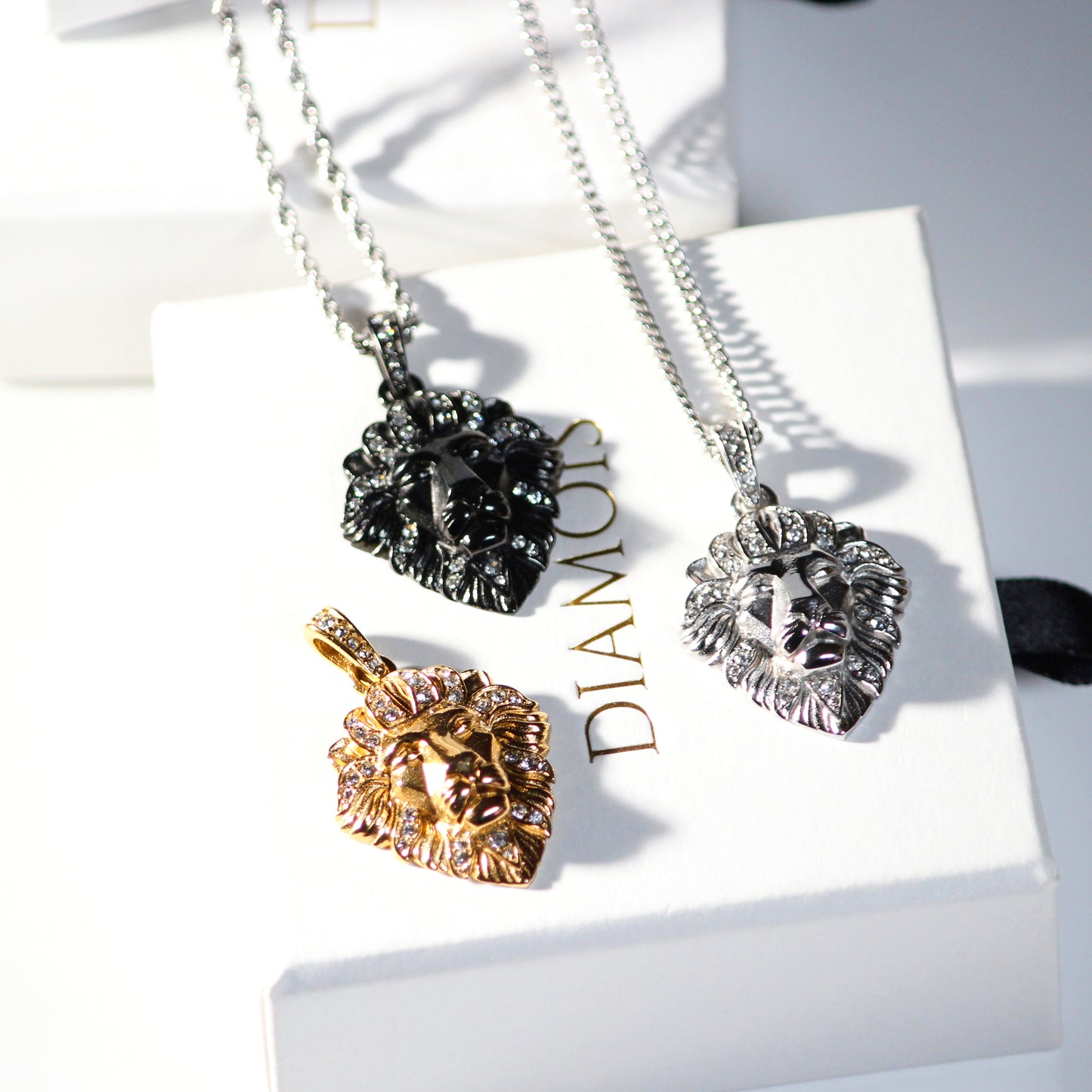 CRYSTAL LEONE NECKLACE GOLD