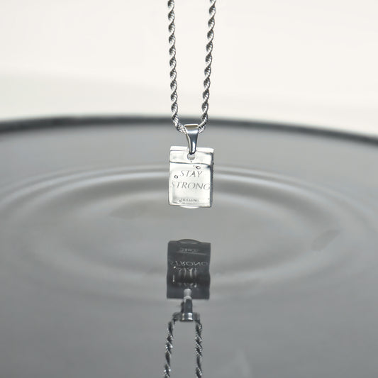 STAY STRONG RECTANGLE NECKLACE SILVER